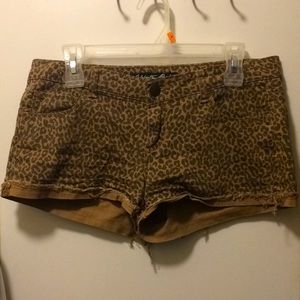 Brown leopard Denim shorts size 9 women’s